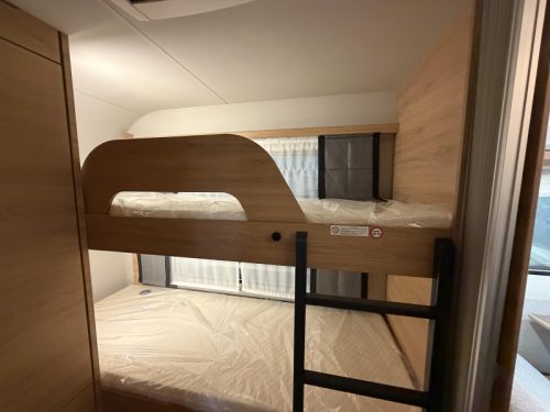 Knaus Sudwind Black Selection 500 QDK Etagenbett / Querbett Foto: 17