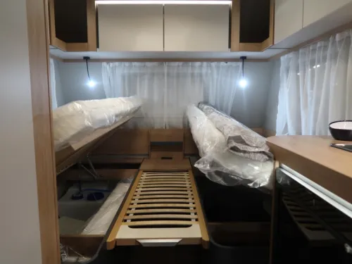 Knaus Sport 460 EU SINGLE BEDS / SPACIOUS SEATING photo: 9
