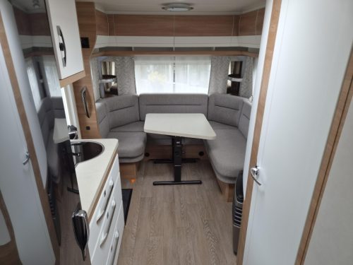 Hobby De Luxe 495 UL Einzelbetten-Mover-Airco Foto: 2