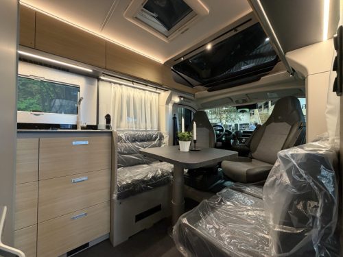 Adria Compact Select DL Automatik / L&auml;ngsbett Foto: 9