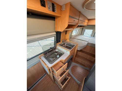 P&ouml;ssl Road Star 600 L Euro 5 150 pk construct sloten buscamper lengte bedden navi camera zonnepaneel airco cruise ctr trekhaak remis plisse hordeur foto: 12