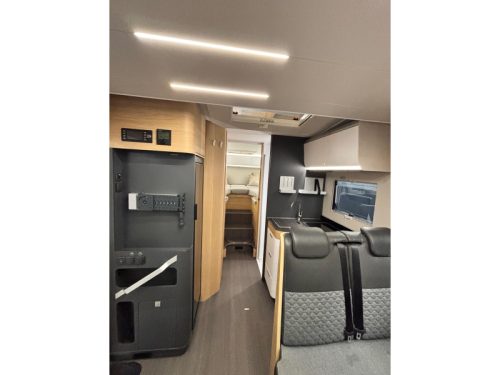 Adria Matrix Plus 670 DL Automaat + Hefbed  foto: 17