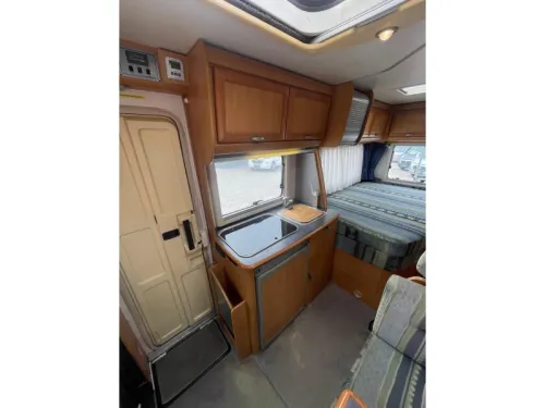 Hymer B 674 Lit fixe Lit escamotable photo : 10