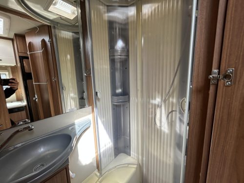 Hymer Carado SINGLE BEDS + POP-TOP ROOF  photo: 13