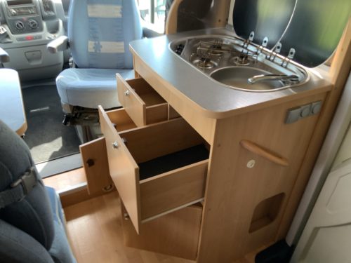 Adria Compact 2.3 MultiJ. 130 PS, Teilintegriert, franz&ouml;sisches Bett hinten, Motorklimaanlage, Anh&auml;ngerkupplung, kleiner Camper, Bj. 2009 Camp centrum on the road Marum Foto: 12