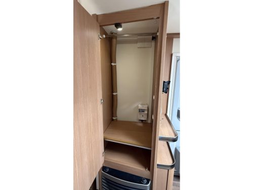 Knaus Sport 450 FU lit &agrave; la fran&ccedil;aise d&icirc;nette lit transversal toilette photo : 8