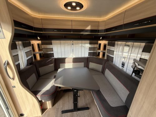 Hobby De Luxe Edition 495 UL 2 BERTHS MOVER AWNING TOP  photo: 8