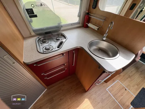 Eura Mobil Terrestra 670 SB French bed photo: 12