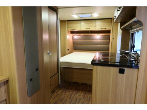 Eriba Living 550 Queens bed photo: 9