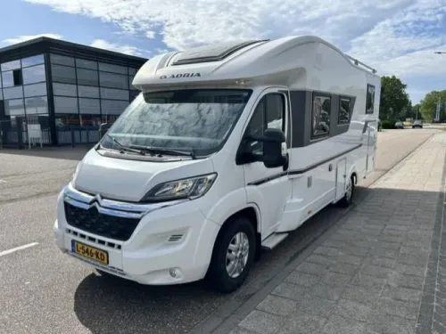Adria Coral Axess 670 SL  photo: 3