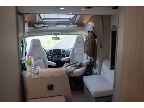 LMC Tracer 690EL model 2027 single beds photo: 4
