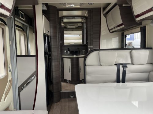 McLouis Carat 480 G -Queensbed-Leveling system photo: 2