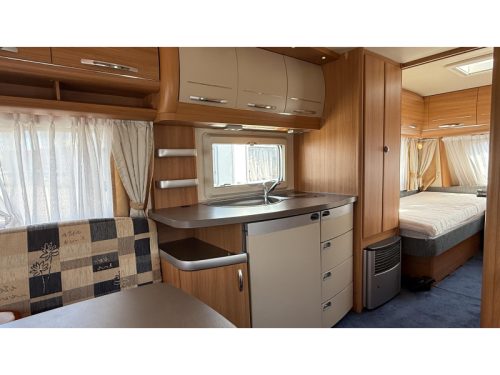 Hobby De Luxe 540 UL single beds dinette photo: 3