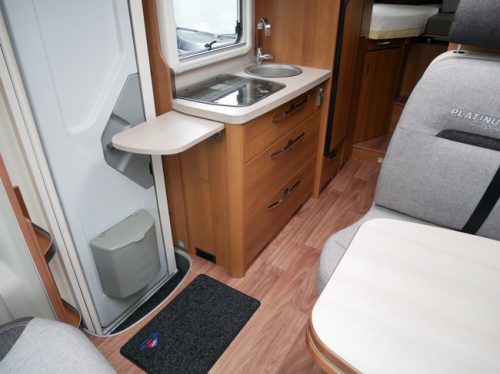 Knaus Van TI 650 MEG Platinum, Lits jumeaux, Climatisation de toit photo : 11