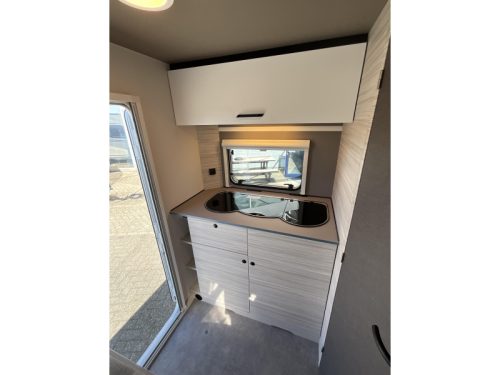 Dethleffs C'Joy Active 420 QSH COMPACT-XL REFRIGERATOR photo: 7