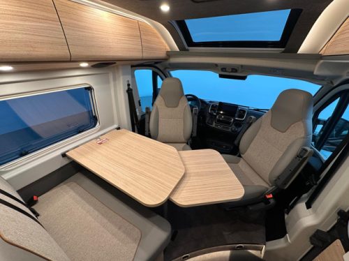 Malibu Van Comfort 640 LE Charming GT Skyview photo: 6