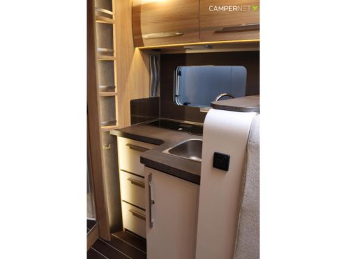 Knaus Sky Ti 700 MEG 140pk 2.3 Multijet | Levelsysteem | Dakairco | Lengtebedden | Luifel | Zonnepaneel | Gescheiden douche | Bearlock foto: 14