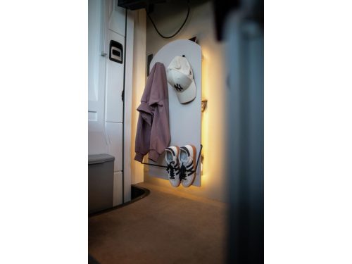 LMC Tracer 690EL model 2027 single beds  photo: 26