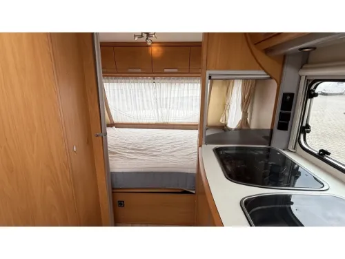 Chateau Caratt Nice 430 fixed bed toilet photo: 2