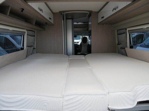 P&ouml;ssl Roadcruiser 640, Automaat, Slaaphefdak, Lengtebedden foto: 18
