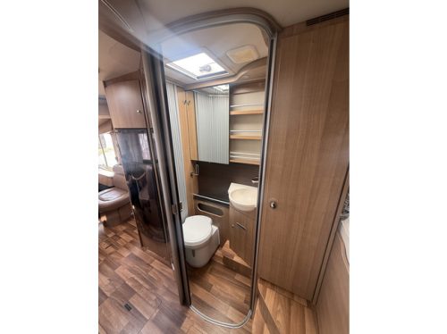 Hymer B 594 automatic 150 hp very compact camper full options transverse bed + pull-down bed EP leveling system awning Webasto parking heater roof air conditioning 2x solar panel electric dish TV large garage photo: 17