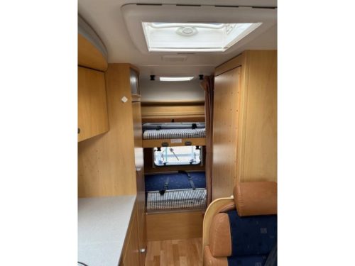 Dethleffs Advantage A 5881 5-person bunk bed photo: 8