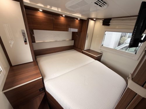 McLouis Nevis 880 G 150HP Queen bed Automatic photo: 10