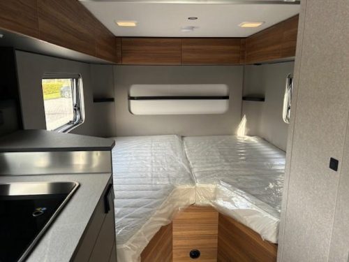 Eriba Feeling 442 V beds photo: 4