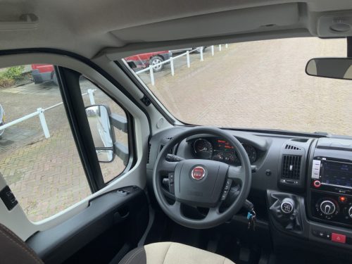 Weinsberg Cara Loft 650 ME, 2.3 MultiJ. 120 Semi-integrated, Swivel seats, French bed, Year of manufacture 2021 Motorhome Centrum On the Road at the Noorderringweg 4 in Marum. photo: 17