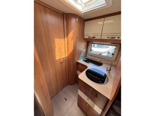Eura Mobil Terrestra 720 Single beds/2015/Pop-top roof  photo: 13