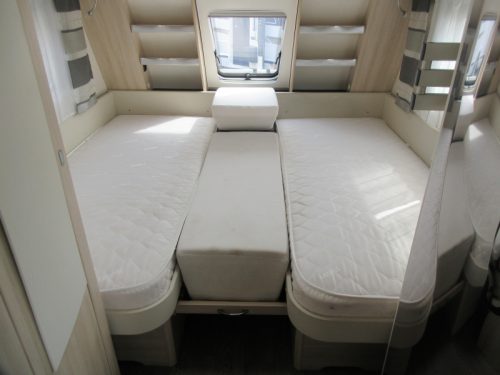 Hobby De Luxe 495 UL WITH FIXED AWNING AND MOVER photo: 4