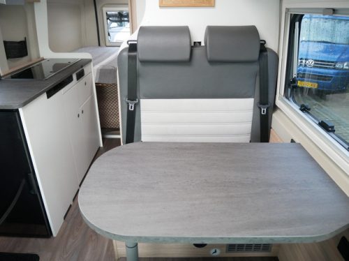 Sunlight Cliff 600 XV, Camper van de 6 Meter, Cama transversal foto: 10