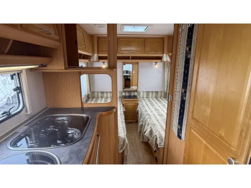 LMC Ambassador 530 Einzelbetten Rundsitzgruppe Foto: 1