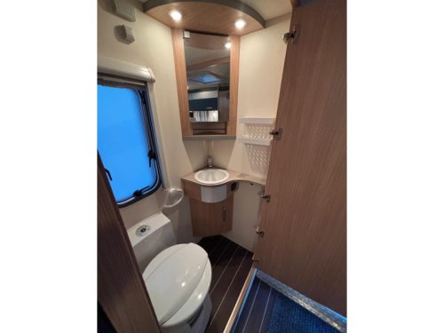Knaus Sport en Fun 480 QL Mover Cassette awning photo: 16