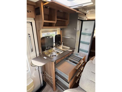 Hymer ML-T 580 - Hydraulische St&uuml;tzen - Foto: 8