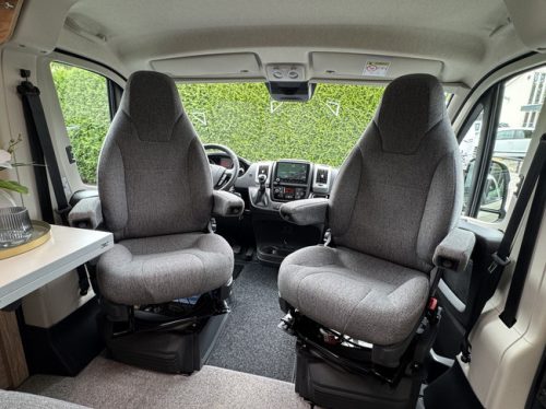 Hymer Yosemite 600 LITS JUMEAUX 160 ch Euro6 Fiat Ducato **Unique/Chauffage diesel/4 places assises/2x batterie auxiliaire/Store/1er propri&eacute;taire/Seulement photo: 23