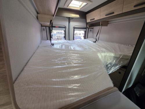 Weinsberg CaraBus 600 ME enkele bedden 4 persoons  foto: 8