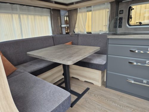 Hobby De Luxe 460 UFE photo: 4