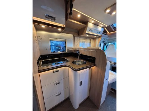 Laika Kosmo 212 leveling system queen bed 7m photo: 16