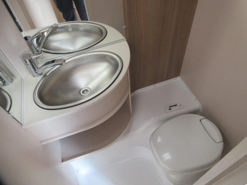 Dethleffs C'Joy Active 460 LE WITH MOVER AND AWNING photo: 11