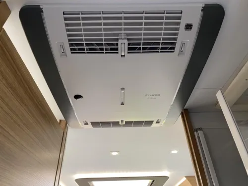 Adria Sonic Plus 700 DC Automatic | Roof air conditioning Level  photo: 15