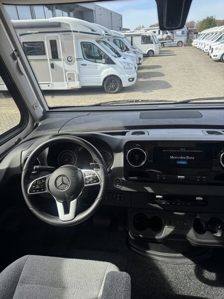 Camping-car Hymer B MC I 680 &eacute;quip&eacute; du puissant Mercedes 9 G Tronic 170 ch AUTOMATIQUE lits jumeaux + lit pavillon (56  photo : 21