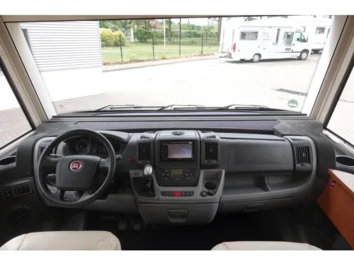 Hymer B class 678 2 person version photo: 9