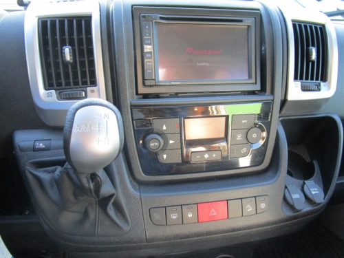 Malibu Van 640 LE Single beds, Automatic photo: 14