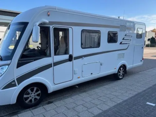 Hymer B584 B588 - automatic - low KM photo: 2