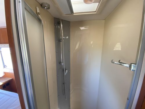 Challenger Mageo 118 large double bed photo: 10