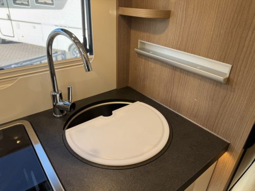 Malibu by Carthago T 430 KB LE 140 hp AUTOMATIC 9-Speed Euro6 Fiat Ducato **Single beds/4 seats/Awning/32" Smart TV/XXL Garage/Only photo: 14