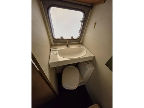 Kip Kompakt 420 EK Fixed toilet and awning! photo: 12