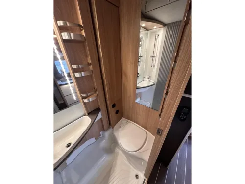 Knaus Sky Wave 60 Years 650 MEG Fiat 140PK L&auml;ngsbetten Foto: 8
