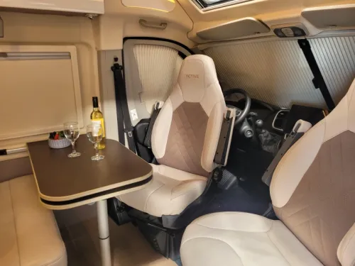 B&uuml;rstner Eliseo 642 C 4 berths pop-top roof single beds photo: 10